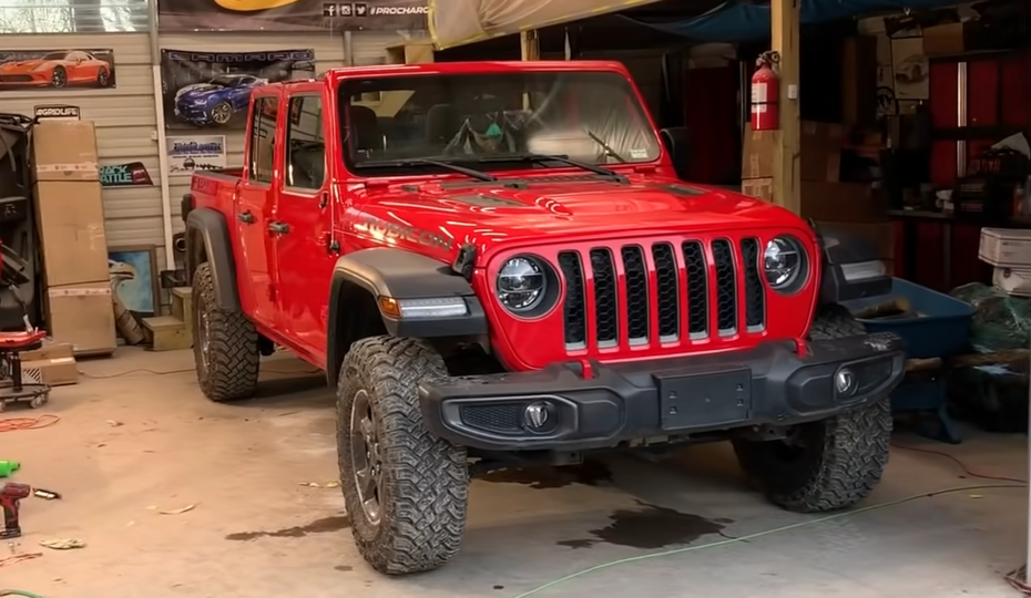 Goonzquad Installs DEI Boom Mat on a 2020 Jeep Gladiator Headliner