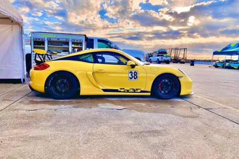 Video: 4.2-Liter Porsche Cayman Burns Ferraris And More At Daytona