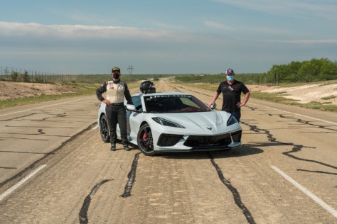 hennessey-breaks-the-200-mph-barrier-with-modified-c8-corvette-2020-05-19_16-27-29_894934