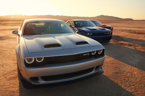dodge-unveils-807-hp-2020-challenger-srt-super-stock-2020-07-02_17-52-40_430225