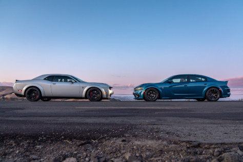 dodge-unveils-807-hp-2020-challenger-srt-super-stock-2020-07-02_17-53-09_264124
