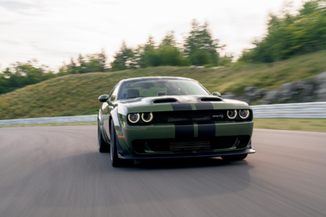 dodge-unveils-807-hp-2020-challenger-srt-super-stock-2020-07-02_17-53-49_673514