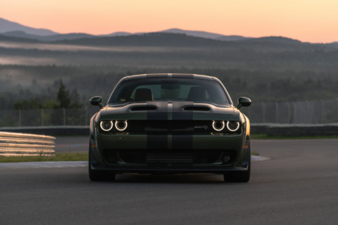 dodge-unveils-807-hp-2020-challenger-srt-super-stock-2020-07-02_17-53-53_101895