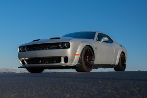dodge-unveils-807-hp-2020-challenger-srt-super-stock-2020-07-02_17-56-00_877084