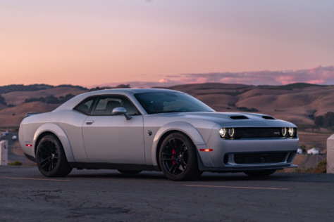 dodge-unveils-807-hp-2020-challenger-srt-super-stock-2020-07-02_17-56-04_110696
