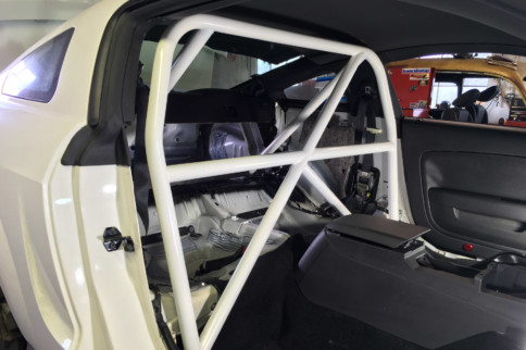 Welcome To The Jungle: Tips For Selecting A Pre-Made Roll Bar/Cage