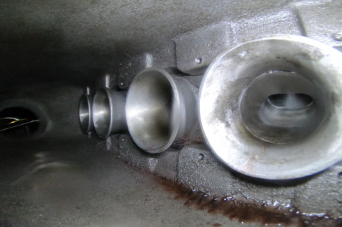 Video: A View From Inside The Intake Manifold At Wide Open Throttle