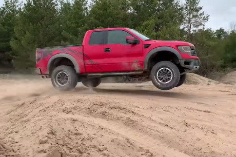 Video: Reviewing A High-Mileage 2010 Raptor In The Dirt