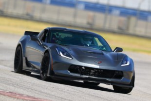 Video: Drifty C7 Grand Sport Passes Ferrari 488 Challenge At 140 MPH