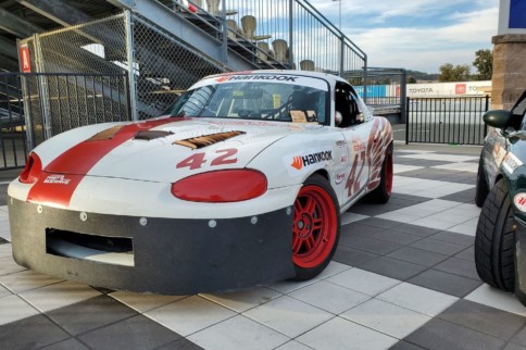 Video: Nik Romano Blitzes Through The Pack In A SuperSpec Miata