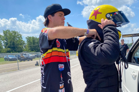 behind-the-scenes-what-it-takes-to-race-an-afuel-dragster-2021-01-22_13-38-11_995780