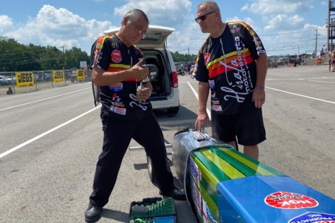 behind-the-scenes-what-it-takes-to-race-an-afuel-dragster-2021-01-22_13-38-28_512551