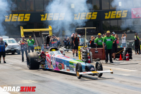 behind-the-scenes-what-it-takes-to-race-an-afuel-dragster-2021-01-22_13-39-46_647412