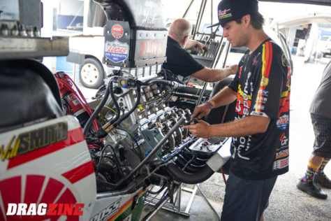behind-the-scenes-what-it-takes-to-race-an-afuel-dragster-2021-01-22_13-40-37_397846