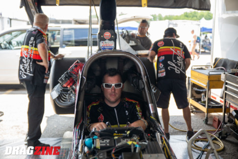 behind-the-scenes-what-it-takes-to-race-an-afuel-dragster-2021-01-22_13-40-54_017648