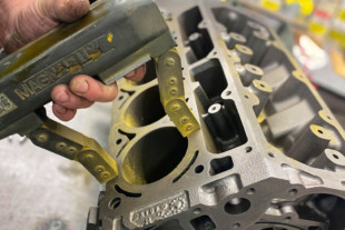 Quick Tech: Magnetic Particle Inspecting Engine Components
