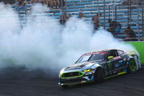 mustang-drivers-dominate-at-formula-drift-round-2-in-orlando-2021-05-24_14-15-04_097076