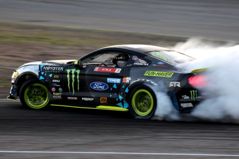 mustang-drivers-dominate-at-formula-drift-round-2-in-orlando-2021-05-24_14-15-10_483401