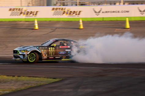 mustang-drivers-dominate-at-formula-drift-round-2-in-orlando-2021-05-24_14-15-16_438816