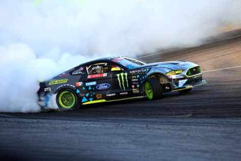 mustang-drivers-dominate-at-formula-drift-round-2-in-orlando-2021-05-24_14-15-22_602730