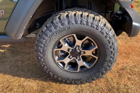 comparison-ford-bronco-badlands-sasquatch-amp-jeep-wrangler-rubicon-2021-07-02_17-28-40_091011