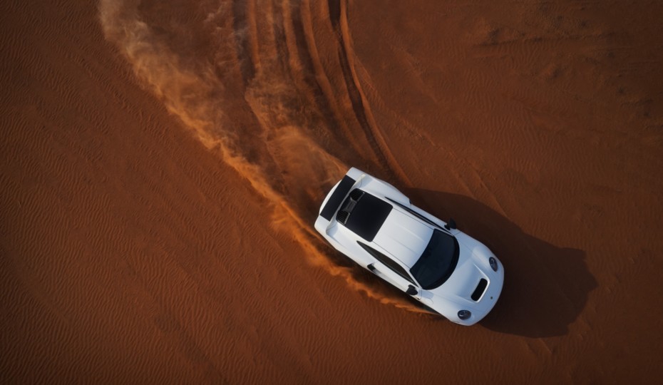 Off-Road Capable Porsche 911 Blends Speed with Modern Comfort