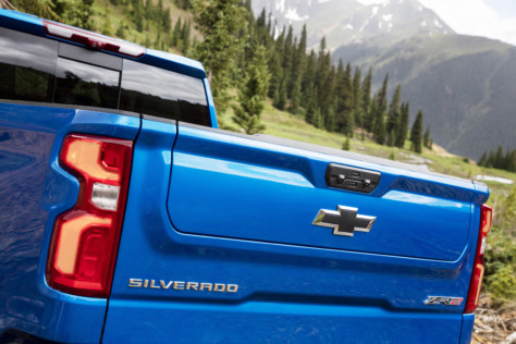zr2-flagship-revealed-in-all-new-2022-chevrolet-silverado-lineup-2021-09-09_13-04-27_593091