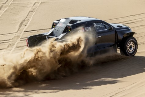 toyota-gazoo-racing-preps-dkr-hilux-t1-for-2022-dakar-rally-2021-10-01_15-34-20_011819