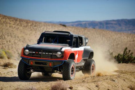 ford-performance-unleashes-400hp-v8-powered-bronco-desert-racer-2021-11-01_21-03-39_708458