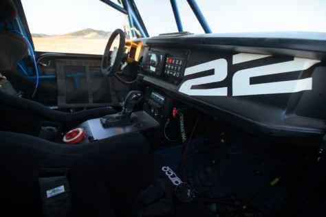 ford-performance-unleashes-400hp-v8-powered-bronco-desert-racer-2021-11-01_21-06-10_455161