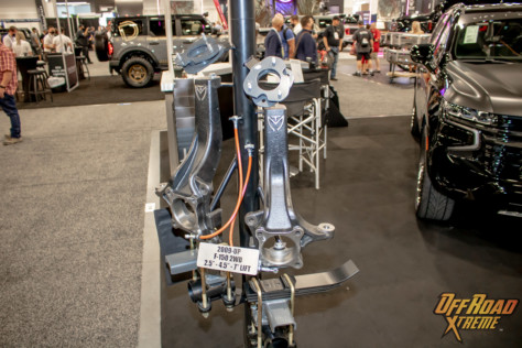 sema-2021-new-maxtrac-suspension-ram-hd-truck-lifts-2021-11-04_09-52-00_051589