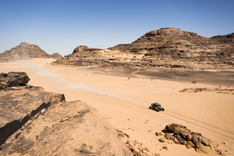 american-off-road-racer-aj-jones-wins-dakar-rally-in-can-am-utv-2022-01-14_15-50-49_117935