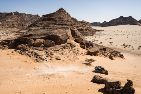 american-off-road-racer-aj-jones-wins-dakar-rally-in-can-am-utv-2022-01-14_15-50-57_721178