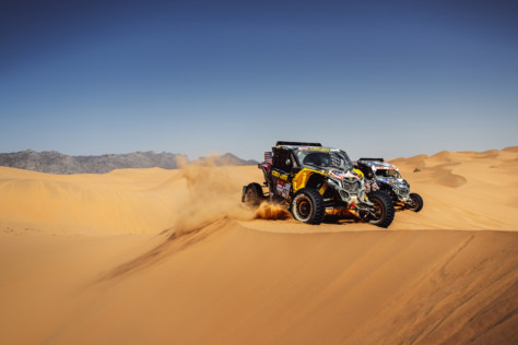 american-off-road-racer-aj-jones-wins-dakar-rally-in-can-am-utv-2022-01-14_15-51-06_992364