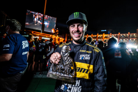 american-off-road-racer-aj-jones-wins-dakar-rally-in-can-am-utv-2022-01-14_15-51-15_409490