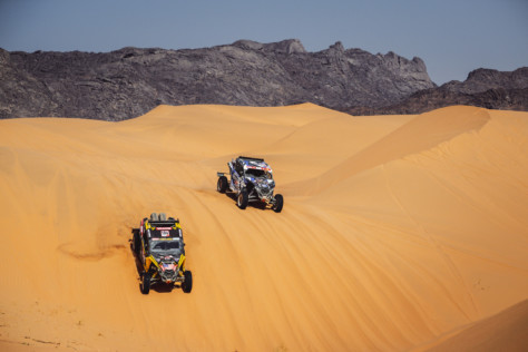 american-off-road-racer-aj-jones-wins-dakar-rally-in-can-am-utv-2022-01-14_15-51-41_204066