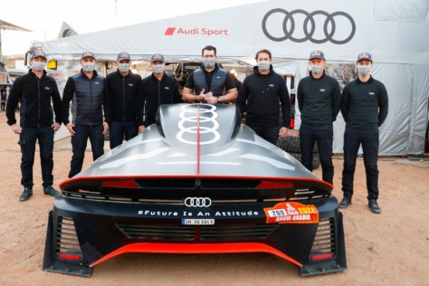 audis-rs-q-e-tron-hybrid-off-roader-makes-dakar-history-2022-01-17_14-33-19_572315