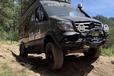 mercedes-sprinter-iglhaut-allrads-a-tiny-house-that-can-go-off-road-2022-01-17_17-16-26_603907