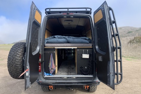 mercedes-sprinter-iglhaut-allrads-a-tiny-house-that-can-go-off-road-2022-01-17_17-17-37_143939