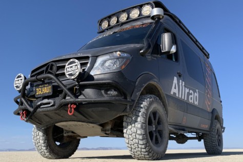 mercedes-sprinter-iglhaut-allrads-a-tiny-house-that-can-go-off-road-2022-01-17_17-17-54_498585