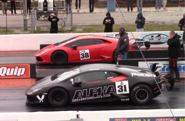 Luxury Racing: A Pair Of Lambos Run Side-By Side 7-Second Passes
