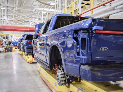 ford-launches-f-150-lightning-in-livestream-at-revamped-rouge-plant-2022-04-26_11-53-52_194270