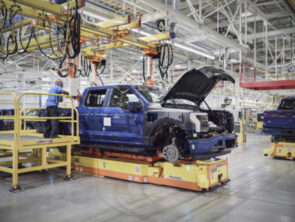 ford-launches-f-150-lightning-in-livestream-at-revamped-rouge-plant-2022-04-26_11-53-57_611376