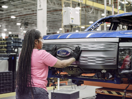 ford-launches-f-150-lightning-in-livestream-at-revamped-rouge-plant-2022-04-26_11-54-08_903691