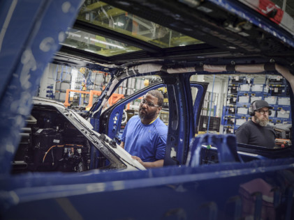 ford-launches-f-150-lightning-in-livestream-at-revamped-rouge-plant-2022-04-26_11-54-25_034726