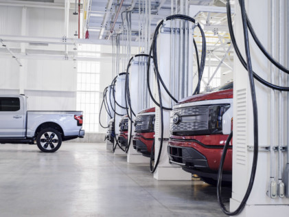 ford-launches-f-150-lightning-in-livestream-at-revamped-rouge-plant-2022-04-26_11-54-30_404740