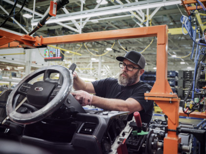 ford-launches-f-150-lightning-in-livestream-at-revamped-rouge-plant-2022-04-26_11-54-40_919728