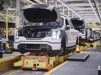 ford-launches-f-150-lightning-in-livestream-at-revamped-rouge-plant-2022-04-26_11-54-56_840018