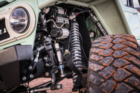 a-glimpse-inside-the-bilstein-b8-zonecontrol-8112-shock-absorber-2022-09-01_11-39-11_437802
