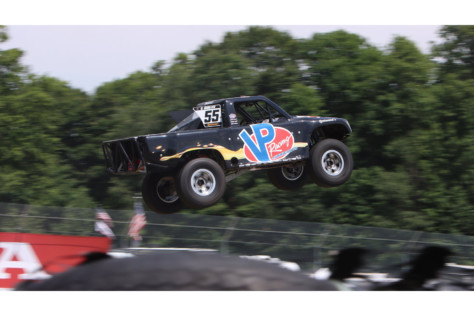 cleetus-mcfarland-and-bristol-1000-features-stadium-super-trucks-2022-08-30_19-14-32_961934